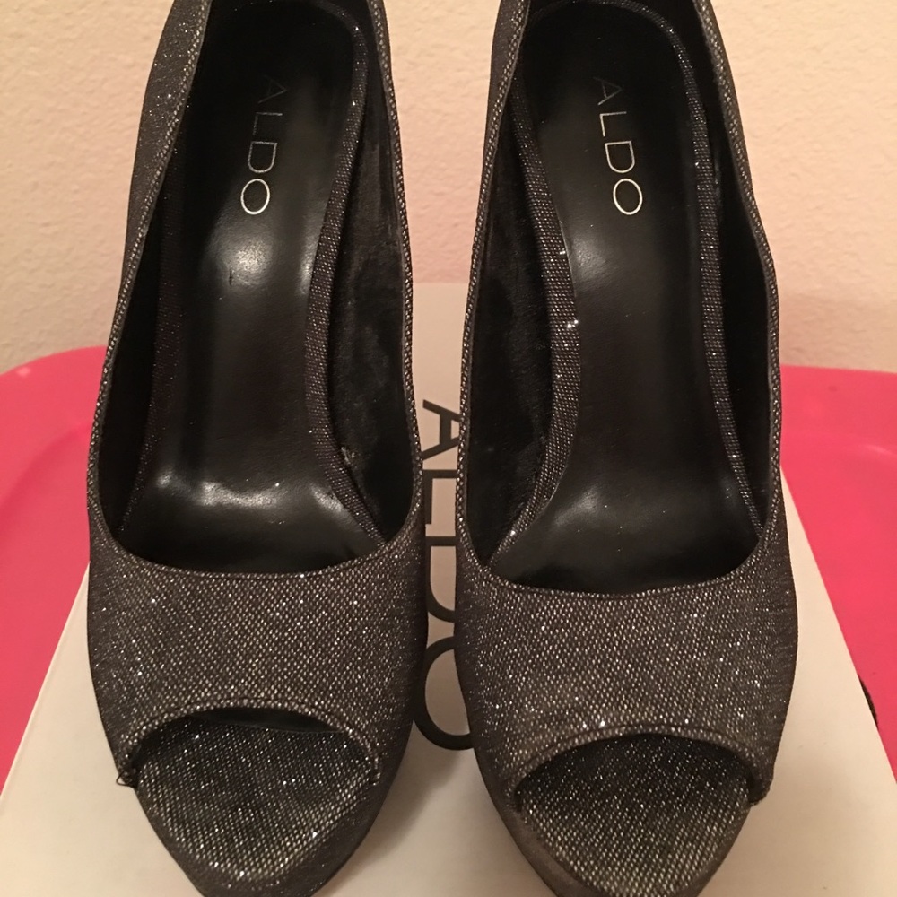 Aldo sparkly pumps: brand new only used twice